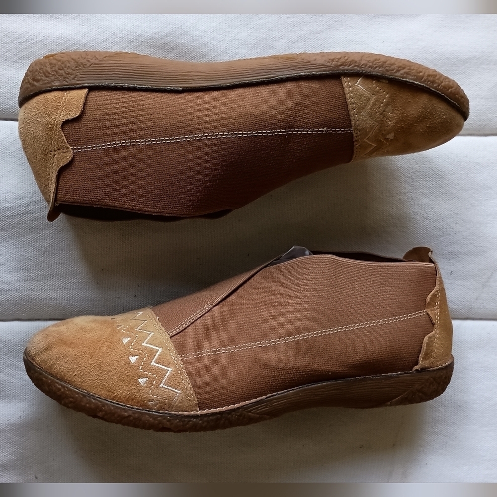 Sundance Brown and Tan Flats_37